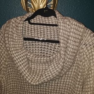 BB Dakota Sweaters - BB Dakota Sweater. Size small BB Dakota Sweaters - BB Dakota Sweater. Size small